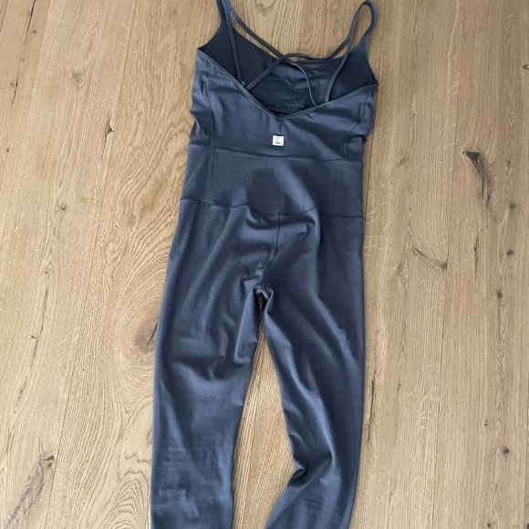 Vuori mindset jumpsuit top and leggings together size s - Picture 7 of 7